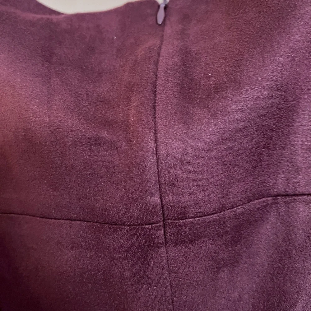 𝅺CARMEN Marc Valvo Faux Suede Purple/Eggplant Lazer Cut Sheath dress sz small